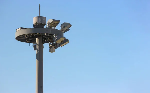 Parte Superior Del Poste Ligero Alto Alto Del Aeropuerto Con — Foto de Stock