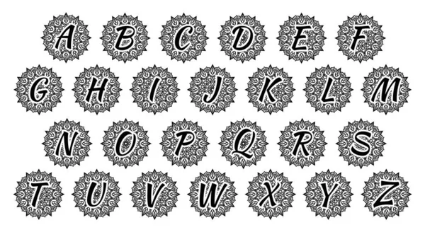 Alphabet stylisé Zentangle pour coloriage adulte. Lettres de mandala en style doodle. Lettres monogrammes dessinées à la main, illustration vectorielle pour tatouages ou décoration . — Image vectorielle