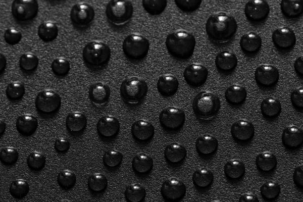 Gotas de água na superfície de metal preto . — Fotografia de Stock