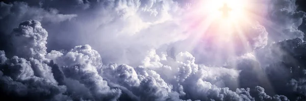 Jezus Chrystus Chmurach Świetlanym Światłem Wniebowstąpienie Koncepcja Końca Czasu — Zdjęcie stockowe
