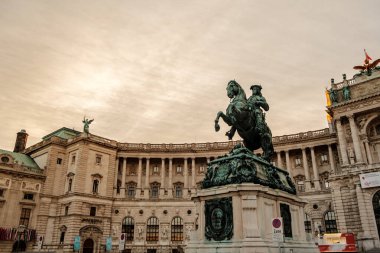 Avusturya, Viyana 'daki Hofburg Sarayı' nın önündeki Prens Eugen 'in heykeli.