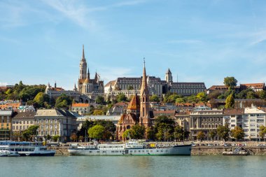 Budapeşte, Macaristan - 11 Ekim 2019: Budapeşte, Macaristan 'ın başkenti ve Macaristan' ın en kalabalık şehri olan Budapeşte 'nin gökyüzü manzarası ve Avrupa Birliği' nin en büyük onuncu şehri.