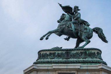 Viyana, Avusturya - 10 Ekim 2019: Avusturya, Viyana 'daki Hofburg Sarayı önünde Prens Eugen' in heykeli.