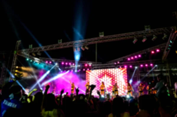 Gente Fiesta Año Nuevo Disfrutando Gran Concierto Aire Libre Fondo — Foto de Stock