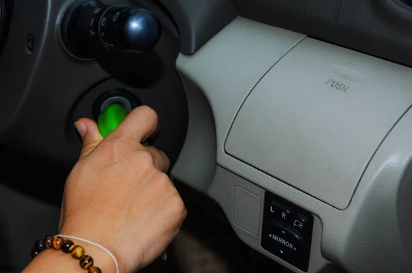 Hand Hold Keys Start Car — Stock Photo, Image