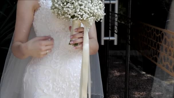 Bride with accurate manicure takes part in photo session — Stock Video