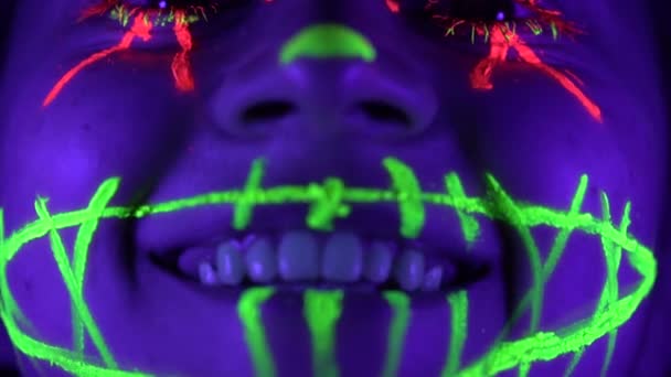 Creative artist with scary neon body art on eyes and lips — Stock Video