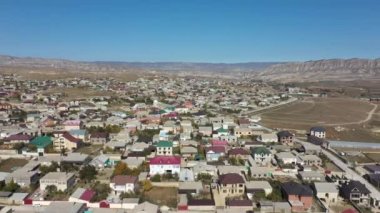 manzaralı dağ arazisi tepeli küçük kasaba evleri