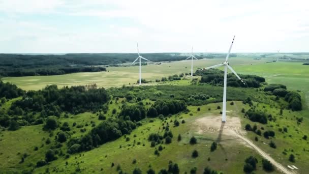 Energiesparkonzept Mit Panoramablick Vom Windradbau Auf Feld Und Wiese Berg — Stockvideo