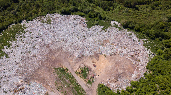 полигон, вывоз отходов с полигона вид сверху с беспилотника
