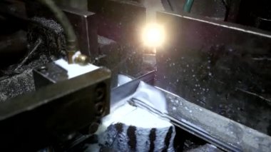 Metal ürünleri kesmek için bant testereli endüstriyel Cnc Torna. 