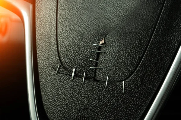 ショットアウト車のエアバッグの修理 — ストック写真