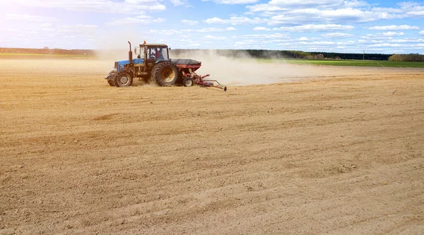 Siembra Granjeros Siembra Cultivos Campo Siembra Proceso Plantar Semillas Suelo — Foto de Stock