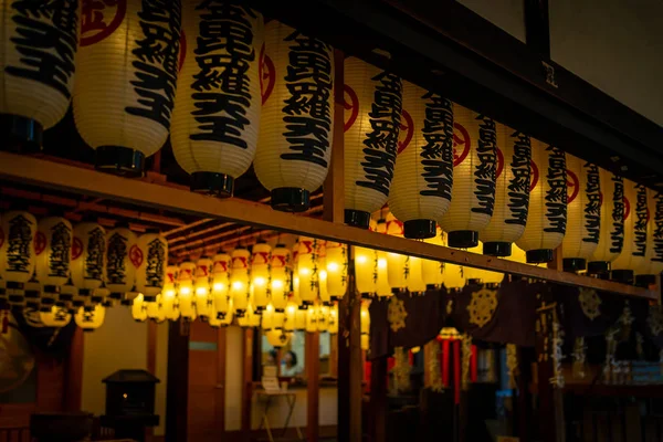 White lanterns at the entrance of a restaurant in Osaka. — Stock Photo, Image