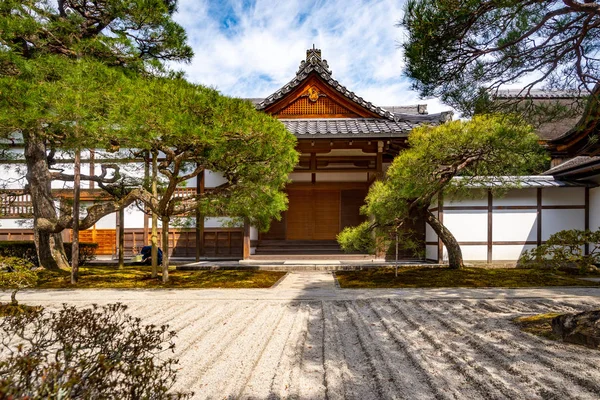 Puerta de entrada al templo del Pabellón de Plata, Kyoto — Foto de Stock