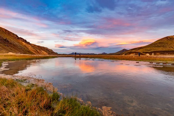 Günün sonunda İzlanda 'daki Landmannalaugar doğal parkında gökyüzü