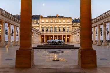 Modern halk heykeli, Palais Royal halk bahçesi, Paris, Fran