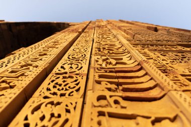 Quwwat-ul-Islam 'ın ayrıntıları, şafak vakti, halk olmadan, Delhi, Hindistan