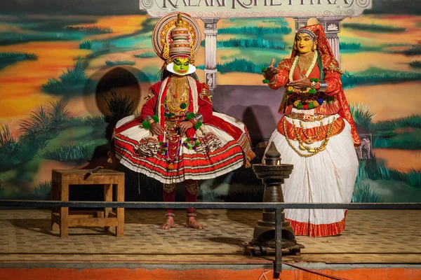 Chithirapuram, Kerala, Hindistan - 28 Mart 2018: Kathakali bir Kalari okulunda gösteri