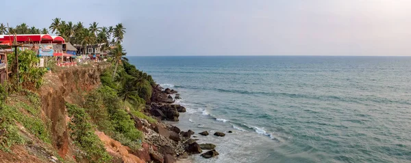 Varkala uçurumunda gün batımında gökyüzü açık ve hiç kimse yok, Varkala, Kerala, Hindistan