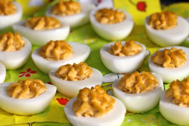 Ev yapımı alıngan Paskalya yumurta dolması