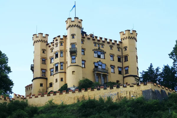 Castle Hohenschwangau Almanya'da Bavyera Louis II gençliğinde yaşadığı bir kaledir