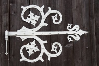 Zarif büyük kapı menteşeleri