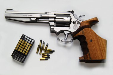 Küçük kalibre Smith ve Wesson Tabanca spor silah ile ilişkili mühimmat