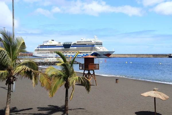 Distant Vacation Ship Tropical Destination — Stock Photo, Image