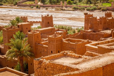 Wadi Asuf Ounia Ksar AIT Ben Haddou aşağıda
