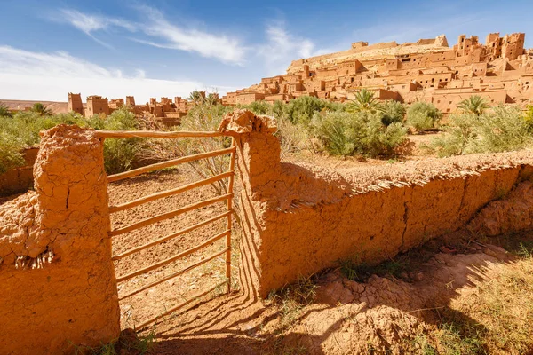 Weergave van olijf oasis onder het Fort Ait Ben Haddou — Stockfoto