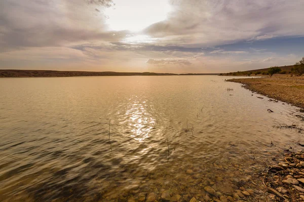 Su deposu El Mansour Eddahbi yakın Ouarzazate, Fas