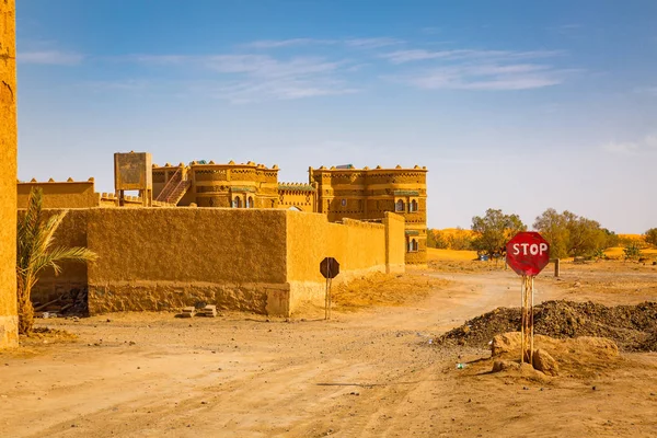 Street village of Merzouga in Morocco. — Stock Photo, Image