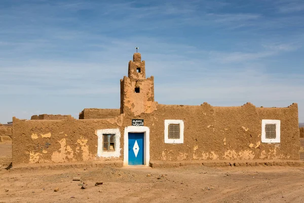 The mosque on the edge of Sahara desert in Morocco. — Stock Photo, Image