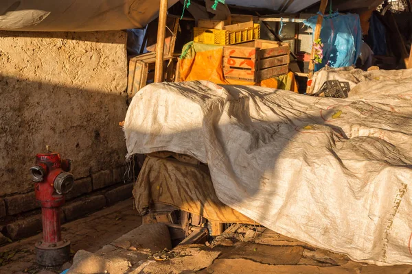 Herääminen aamulla markkinoilla Fes Medina, Marokko — kuvapankkivalokuva