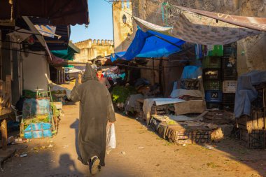 Fes, Fas - 28 Şubat 2017: Uyanış sabah Pazar ben