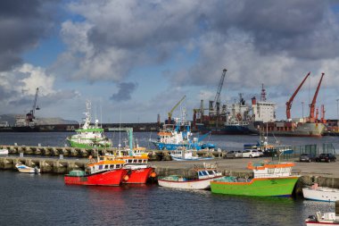 Harbor Ponta Delgada geç öğleden sonra ışık