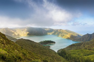 Ateş Gölü (Lagoa Fogo) Pico d yanardağ krater