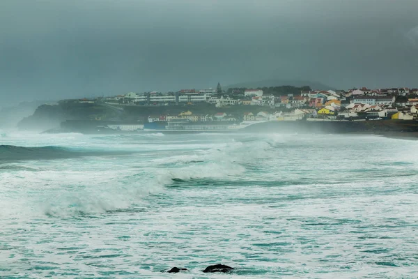 Brutto tempo sulla costa nord dell'isola di Sao Miguel, Azzorre — Foto Stock