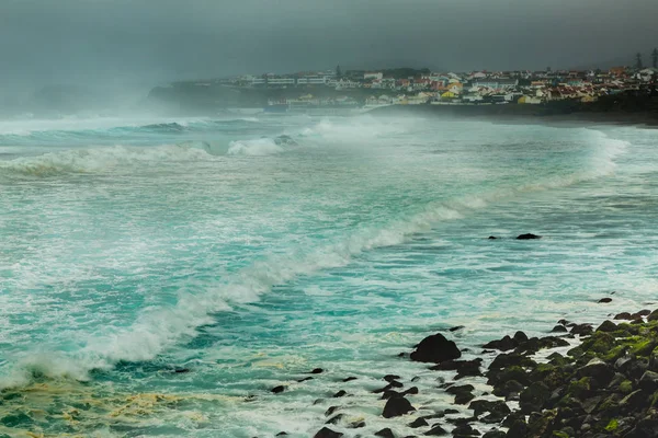 Slecht weer op de Noord kust van Sao Miguel Island, Azoren — Stockfoto