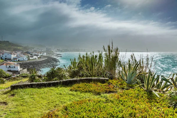 Point de vue de la côte de l'océan à Sao Rogue sur l'île de Sao Miguel — Photo