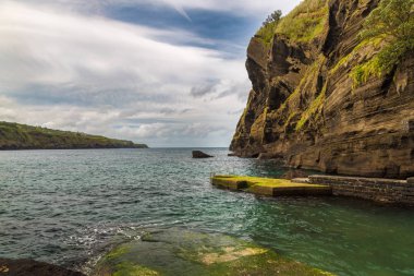 Porto Capelas balıkçı limanı Sao Miguel Island üzerinde