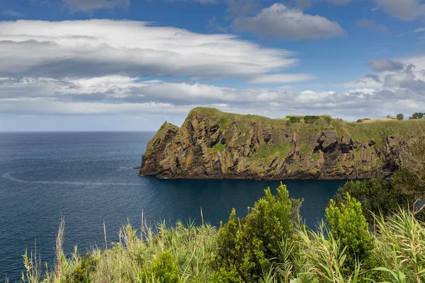 Nordküste bei Capelas auf São Miguel — Stockfoto