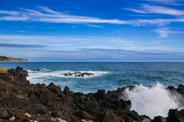 Costa selvagem na Lagoa na Ilha de São Miguel — Fotografia de Stock