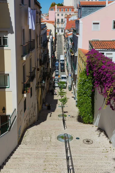 Fragmentos de las calles de la vieja Lisboa, Portugal — Foto de Stock
