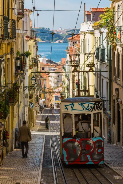 Lisbonne, Portugal - 17 mai 2017 : Vieux tramway typique de Lisbonne, Por Images De Stock Libres De Droits