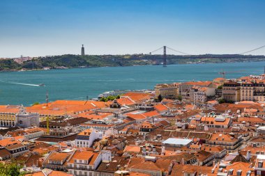 Leyleklerin Alfama ve River Tagus, Lizbon, havadan görünümü, 