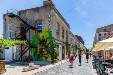 Lisbon, Portekiz - 20 Mayıs 2917: Çok popüler sanat Centrum Lx Fac