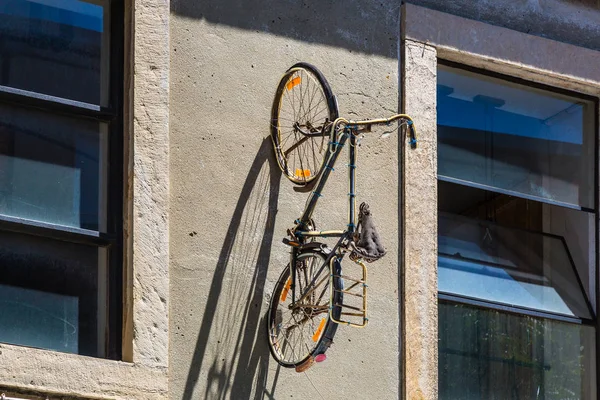 Lisbon, Portekiz - 20 Mayıs 2917: Çok popüler sanat Centrum Lx Fac