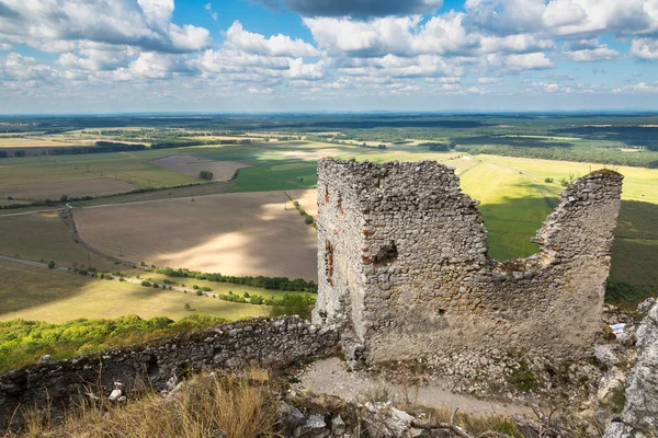 Ruínas do castelo medieval "Plavecky hrad", Eslováquia — Fotografia de Stock